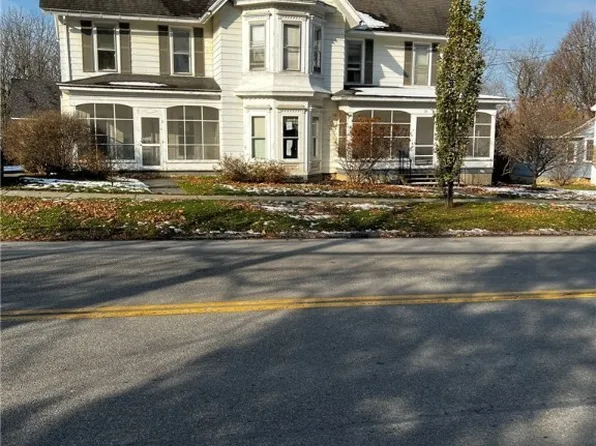 20 S Lake Ave, Bergen, NY 14416