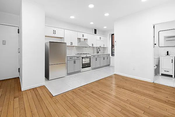 1st image of 346 Montgomery St APT D1