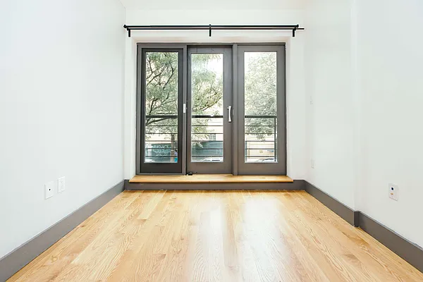 Rented by Nooklyn NYC LLC | media 12