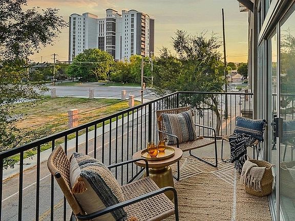 5th image of 648 Riverside Dr APT 207