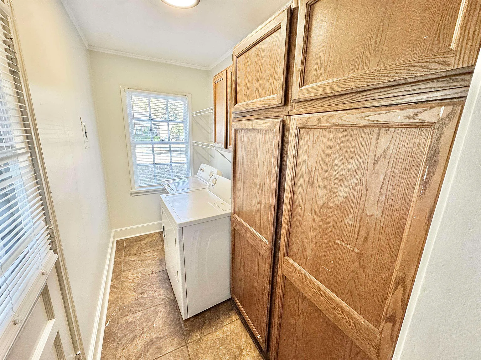 5 bed, 2.0 bath, 1706 sqft, $2,500 — Photo 3