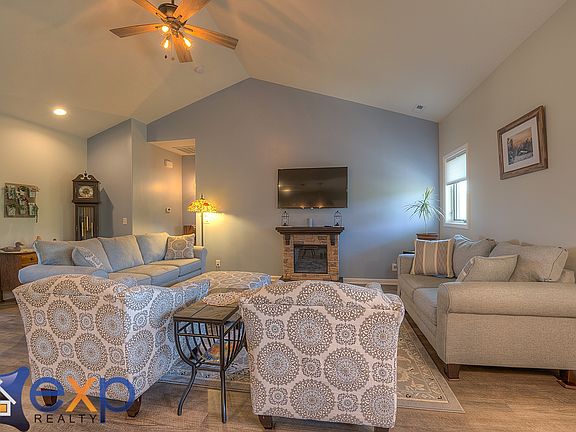 5th image of 1190 Prairie Hill Cir