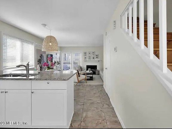5th image of 723 6th Ave S