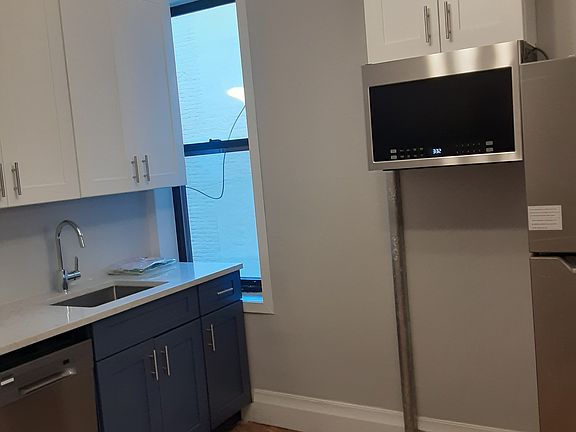 3rd image of 107 Van Buren St #D12