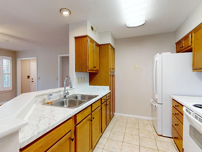 727 Chancery Ln — Photo 7