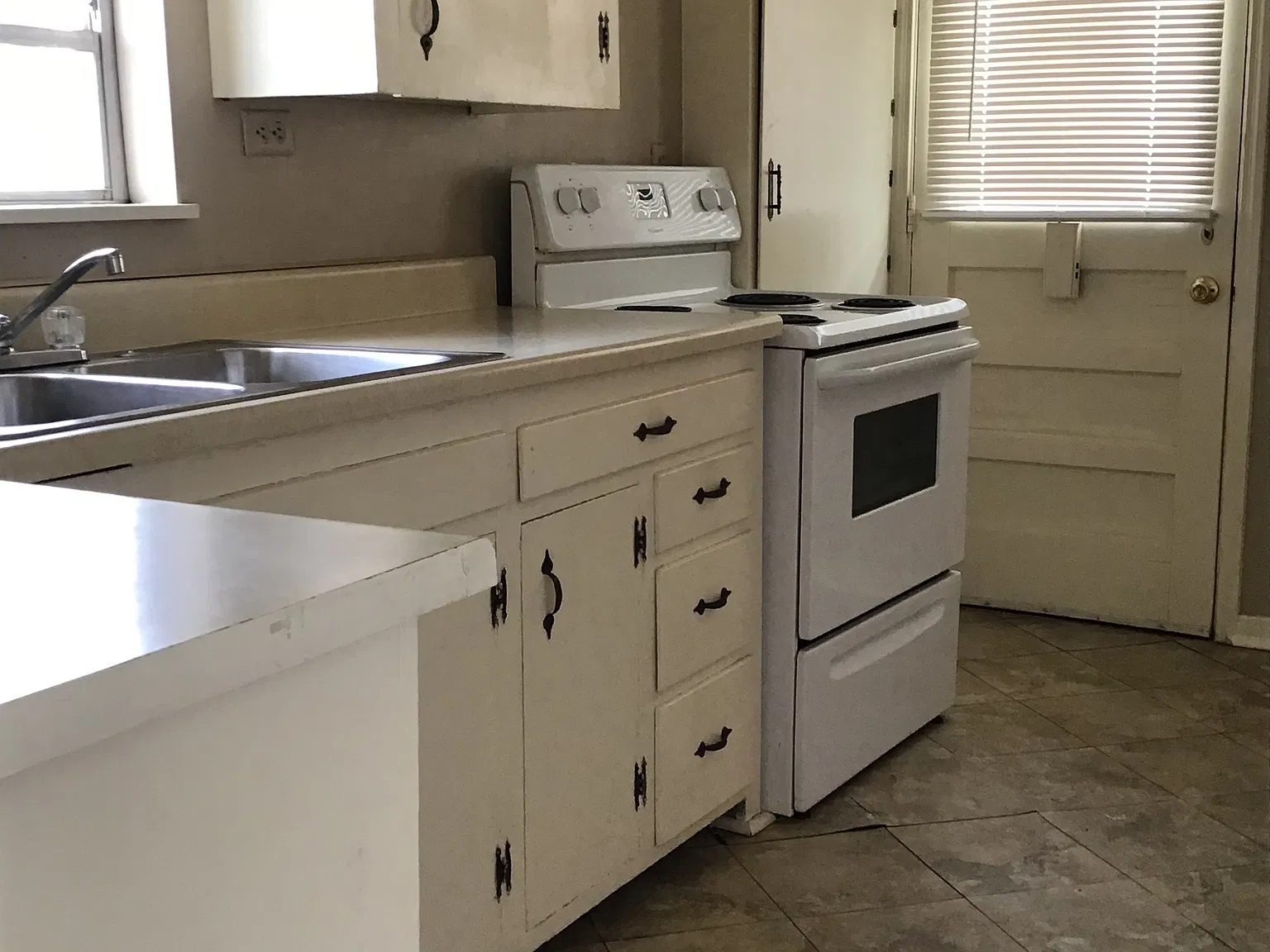 2 bed, 810 sqft, $1,000 — Photo 3