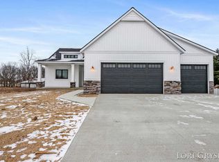 2097 Eastview Dr, Jenison, MI 49428