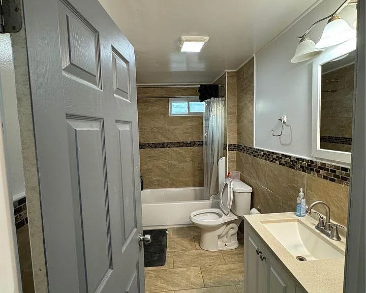 202 E Heman St #1A — Photo 3