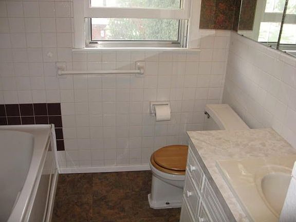 4th image of 3321 Lynette Dr