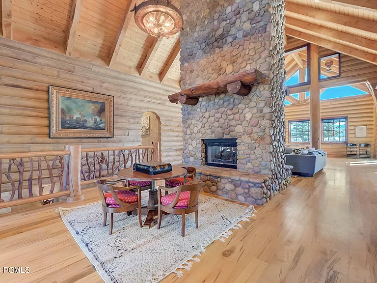 715 Aspen Ln — Photo 9