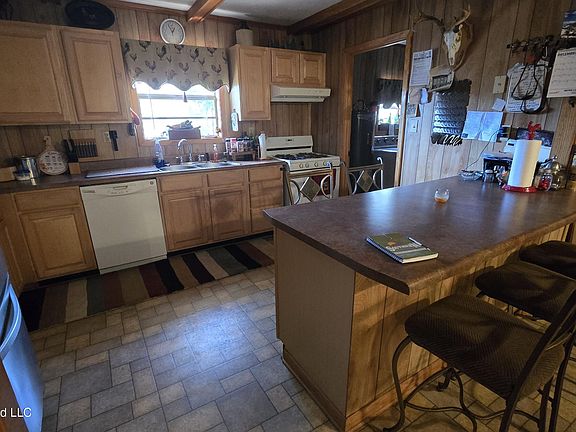 4th image of 1104 Langford Rd