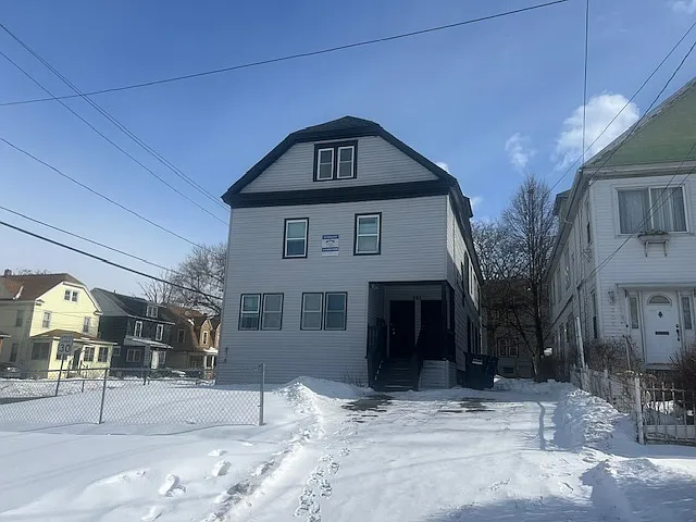 301 Maple St #ST1B