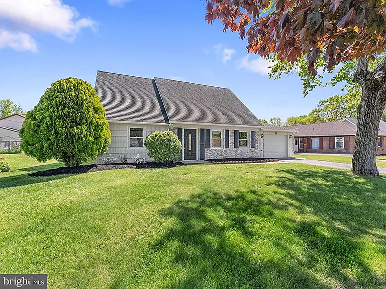 20 Huntington Ln — Photo 2