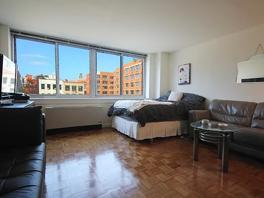 Rented by Sotheby's International Realty | media 38