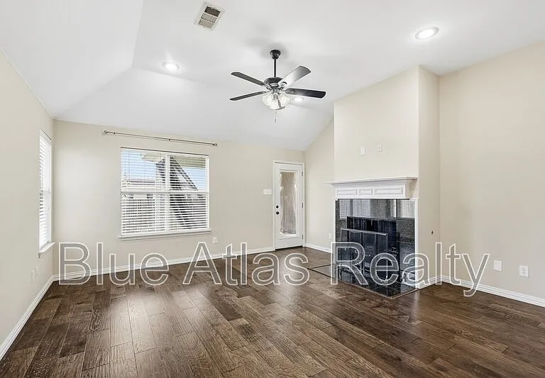 4353 Mountain Crest Dr — Photo 7