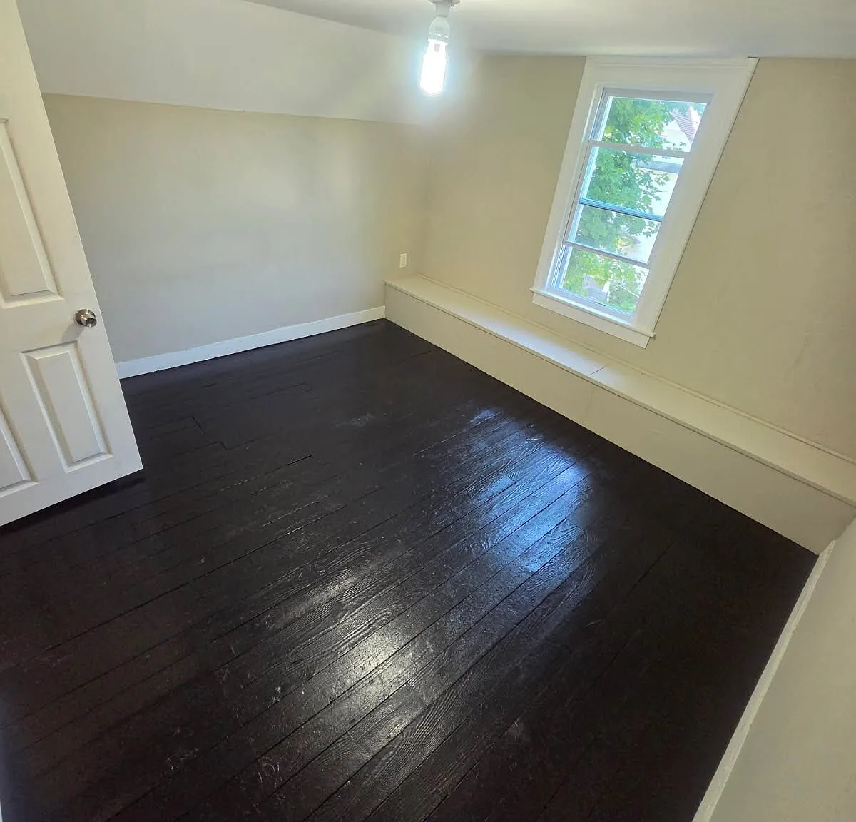 2 bed, 1.0 bath, 1912 sqft, $1,550 — Photo 4