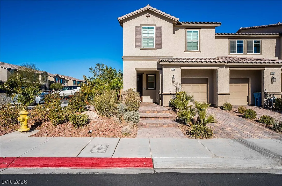 3 bed, 2.5 bath, 1699 sqft, $2,100 — Photo 1