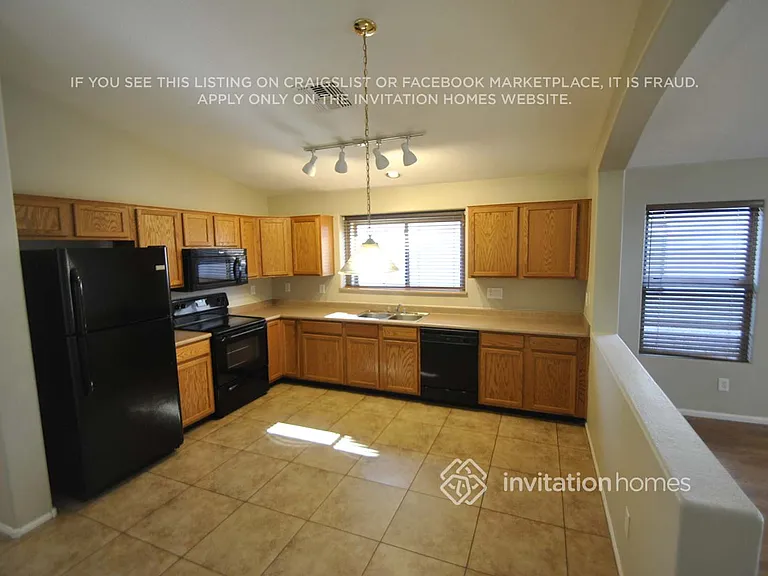 16255 W Moreland St — Photo 5