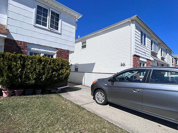2nd image of 115 Evergreen St #1F