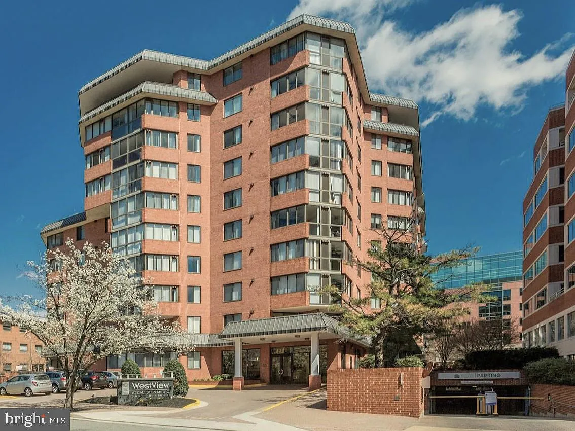 1 bed, 1.0 bath, 623 sqft, $2,350 — Photo 1