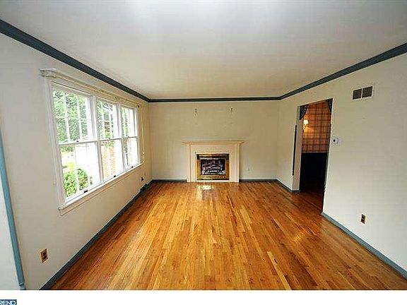 3rd image of 2505 Crossgates Dr