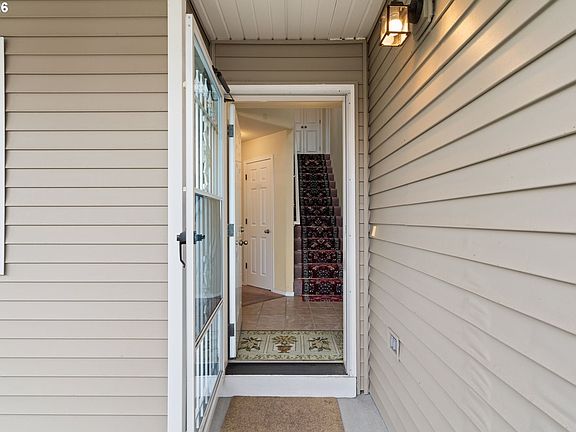 4th image of 618 NE Mariners Loop