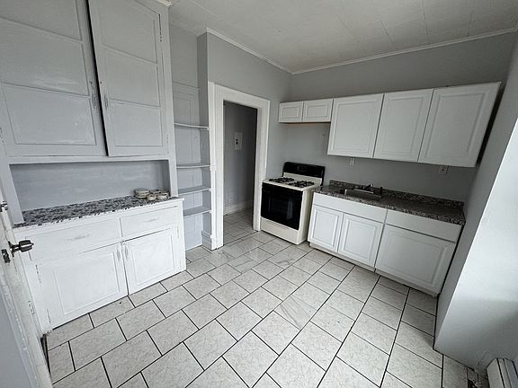 3rd image of 108-110 Isabella Ave #3