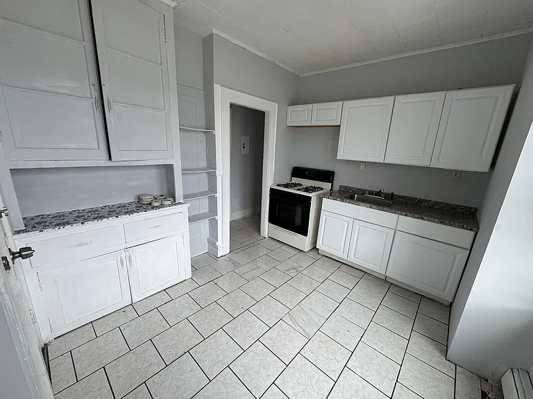 108-110 Isabella Ave #3 — Photo 3