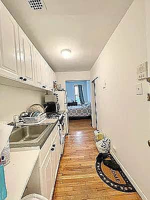 5th image of 1450 1st Ave #2F