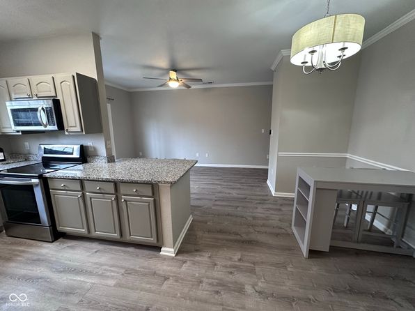 12938 University Cres APT 2B, Carmel, IN 46032