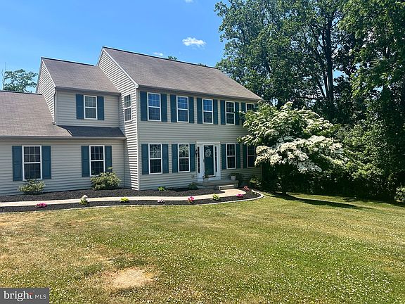 5th image of 445 Ivy Dr