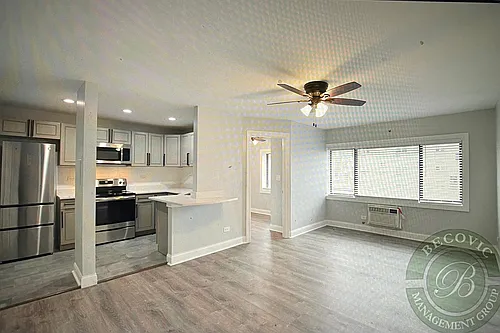 6826 N Ridge Ave #102 Photo 1