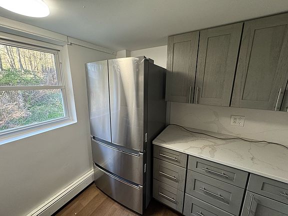 4th image of 22 Spring Ln