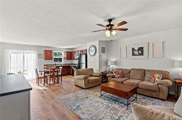 2723 Tennessee Dr — Photo 3