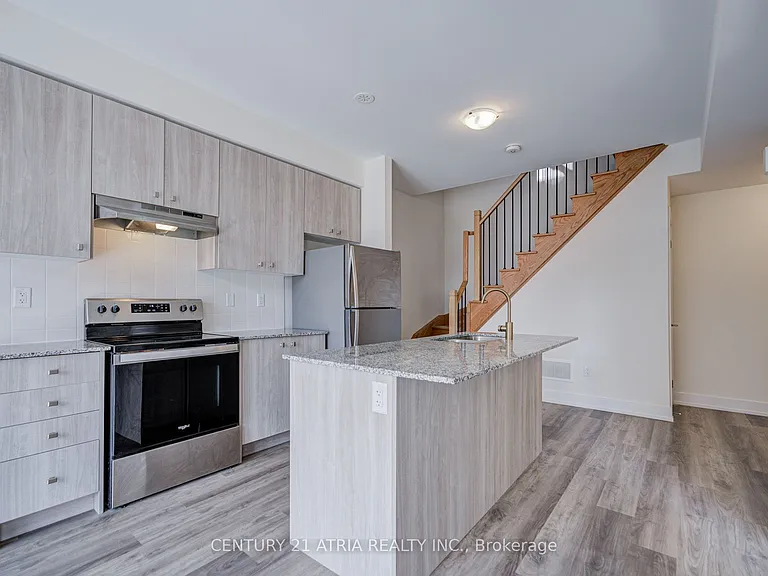 1 Bond Cres #1 — Photo 11