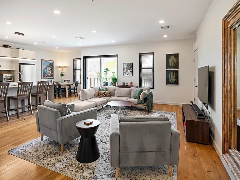 211 Condor St #8 — Photo 1