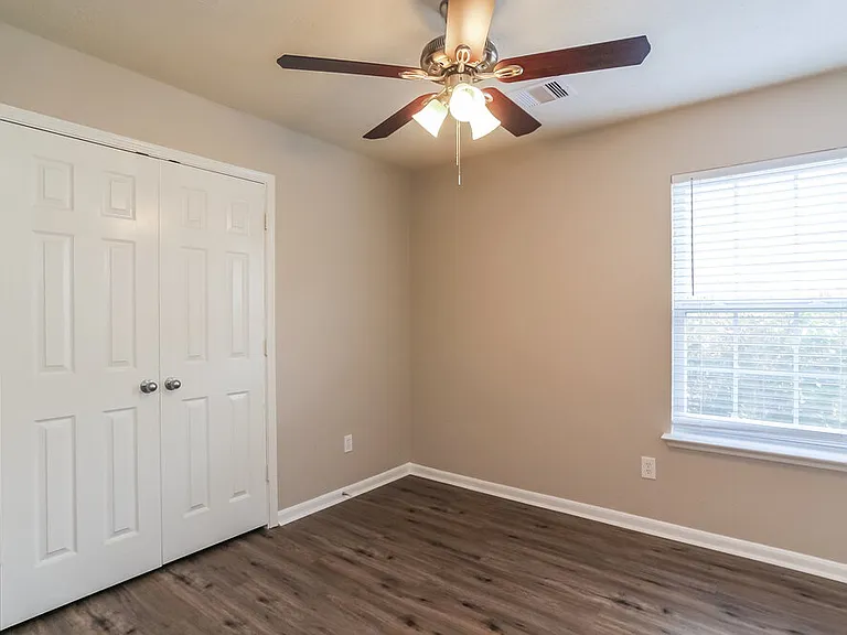 8138 Sanders Glen Ln — Photo 12