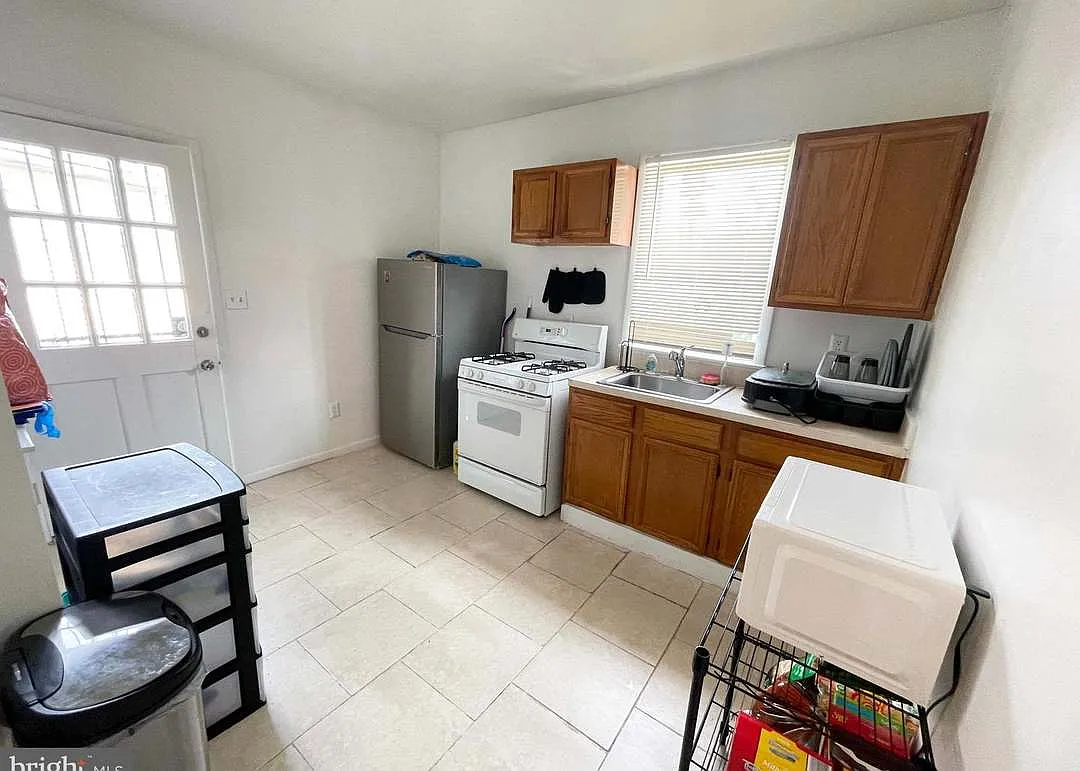 3609 Brooklyn Ave — Photo 3