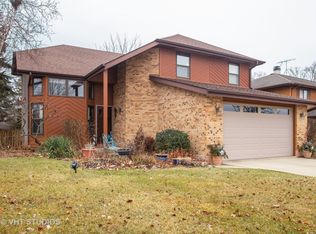 301 Morningside Dr, Bloomingdale, IL 60108