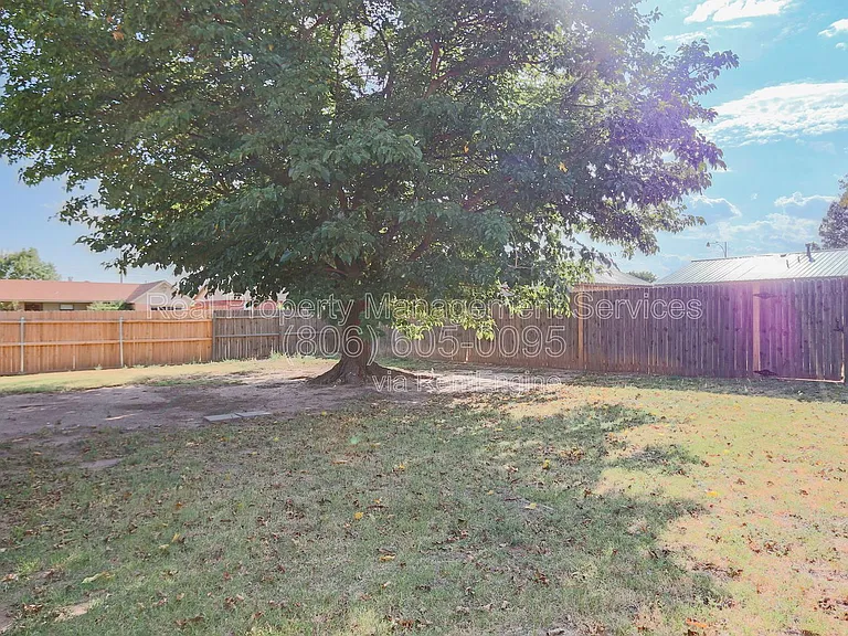 2912 Kirby Ave — Photo 10