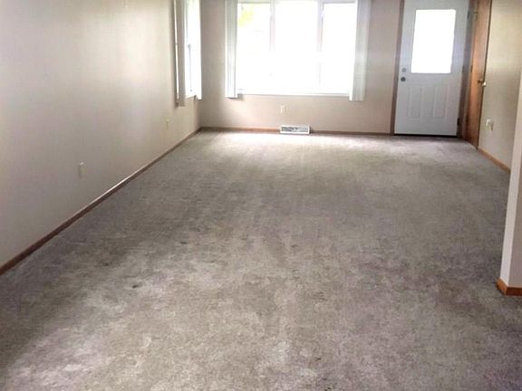 4th image of 657 1st Ave N