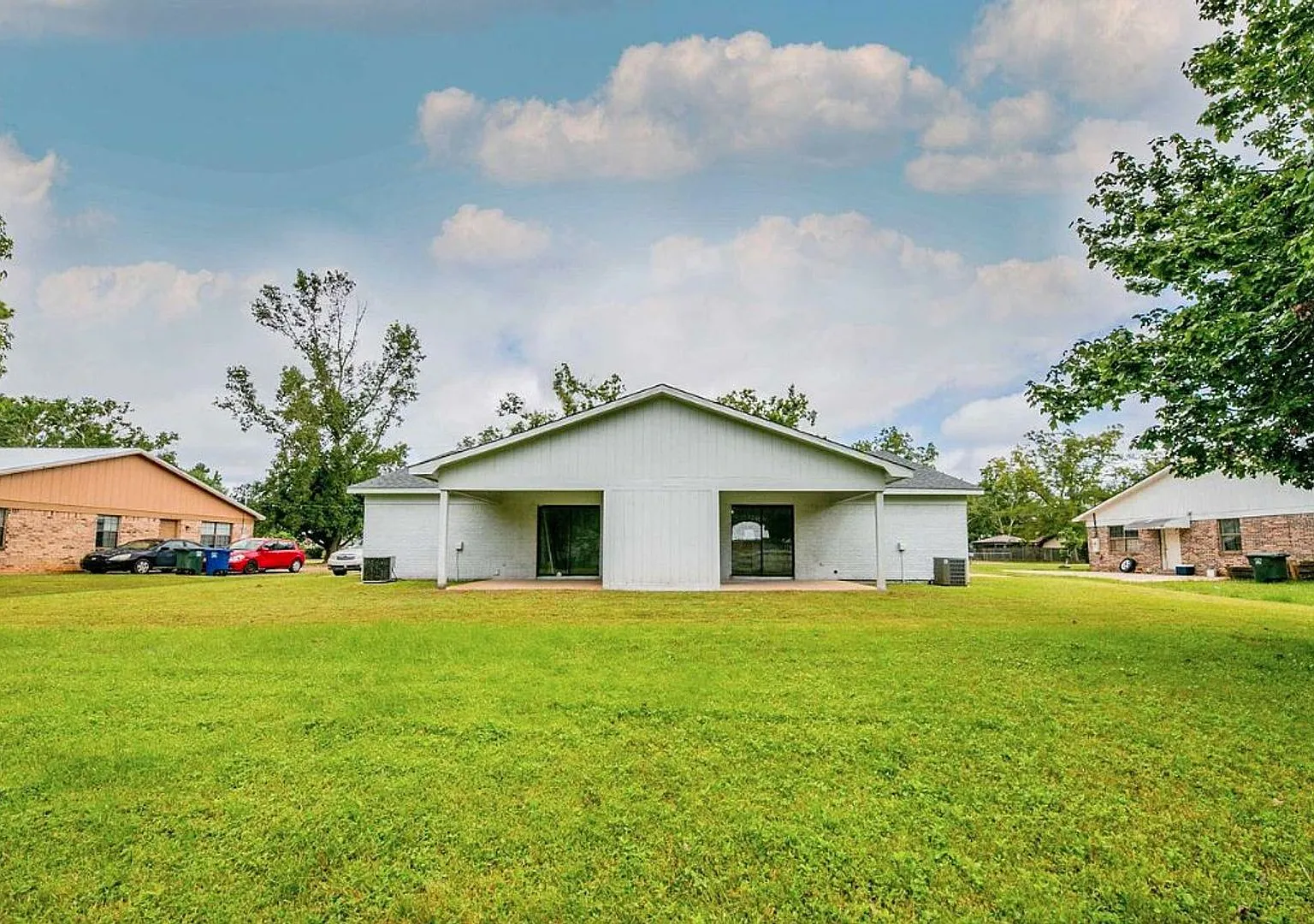 Available 10/15/2026! Beautiful 3 bed 2 bath duplex in Foley, AL. — Photo 4