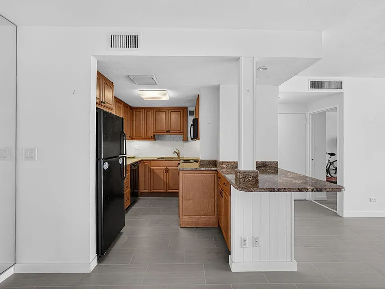 2800 N Flagler Dr #202 — Photo 12