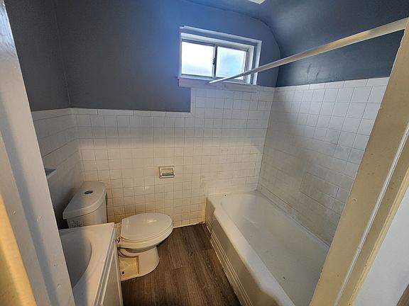 2nd image of 3542 Juneway