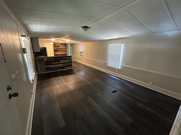 7301 Glade Rd SE — Photo 6