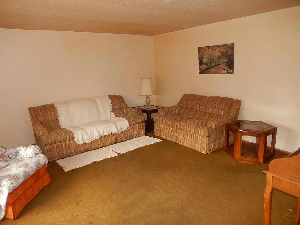 6590 Devonhill Rd photo 1