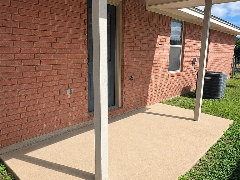 208 Janelle Dr — Photo 17