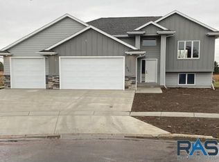 105 Prairie Cir, Tea, SD 57064