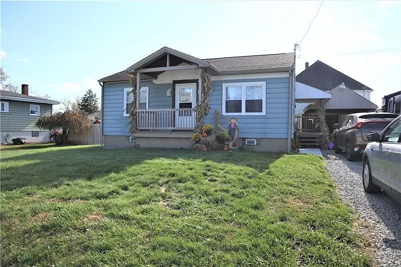 132 Marion Ave photo 1