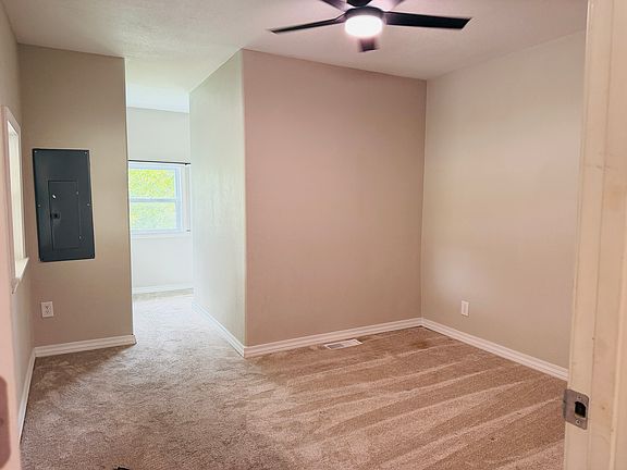 4th image of 806 N Utah St
